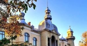 Primăria orașului Comănești va moderniza încă două parcuri. Aleile de promenadă și spațiile verzi, în centrul unor investiții cu fonduri europene prin ADR Nord-Est