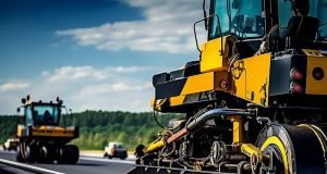 Noutate: asfalt din lemn, o inovație europeană care ar putea schimba viitorul drumurilor. România ar putea transforma deșeurile forestiere în resurse valoroase